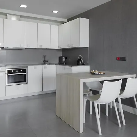 Irenaz Aparthotel 2*
