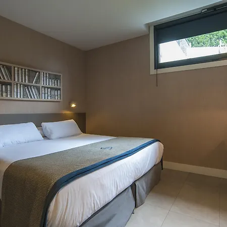 Irenaz Aparthotel 2*