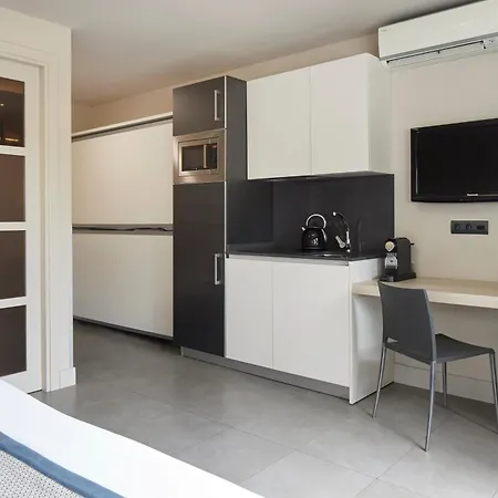 Feelfree Basoa アパートホテル 4*