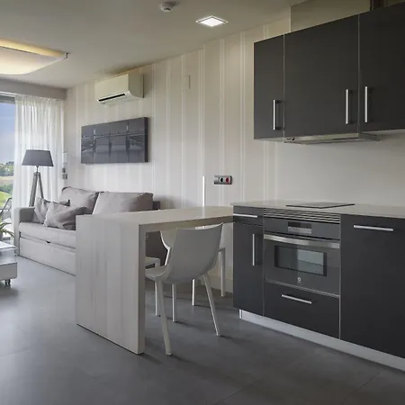 アパートホテル Feelfree Basoa 4*