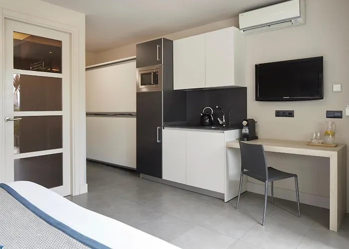 Feelfree Basoa Hotel apartamentowy 4*